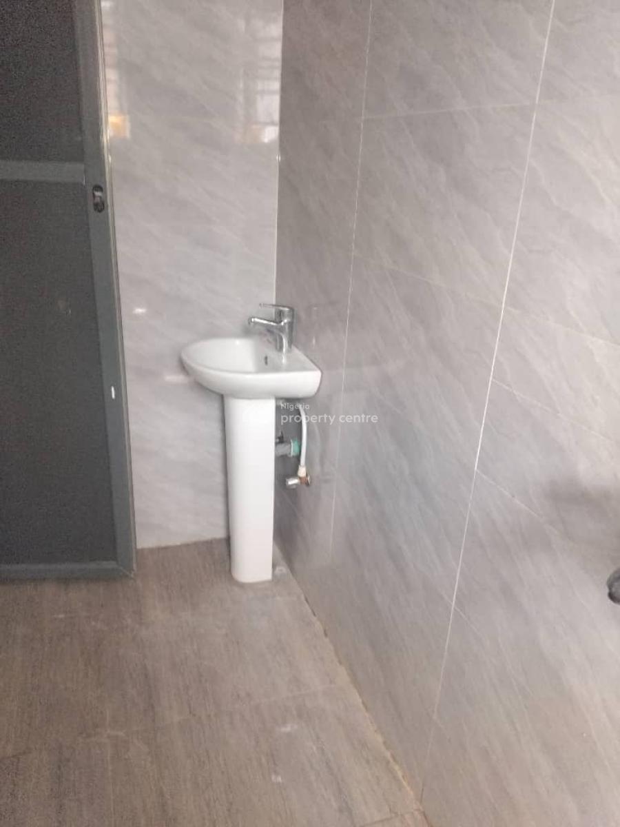 Spacious 2 Bedroom Flat, Chevron Alternative Route Chevron Lekki Lagos State, Lekki, Lagos, Flat / Apartment for Rent