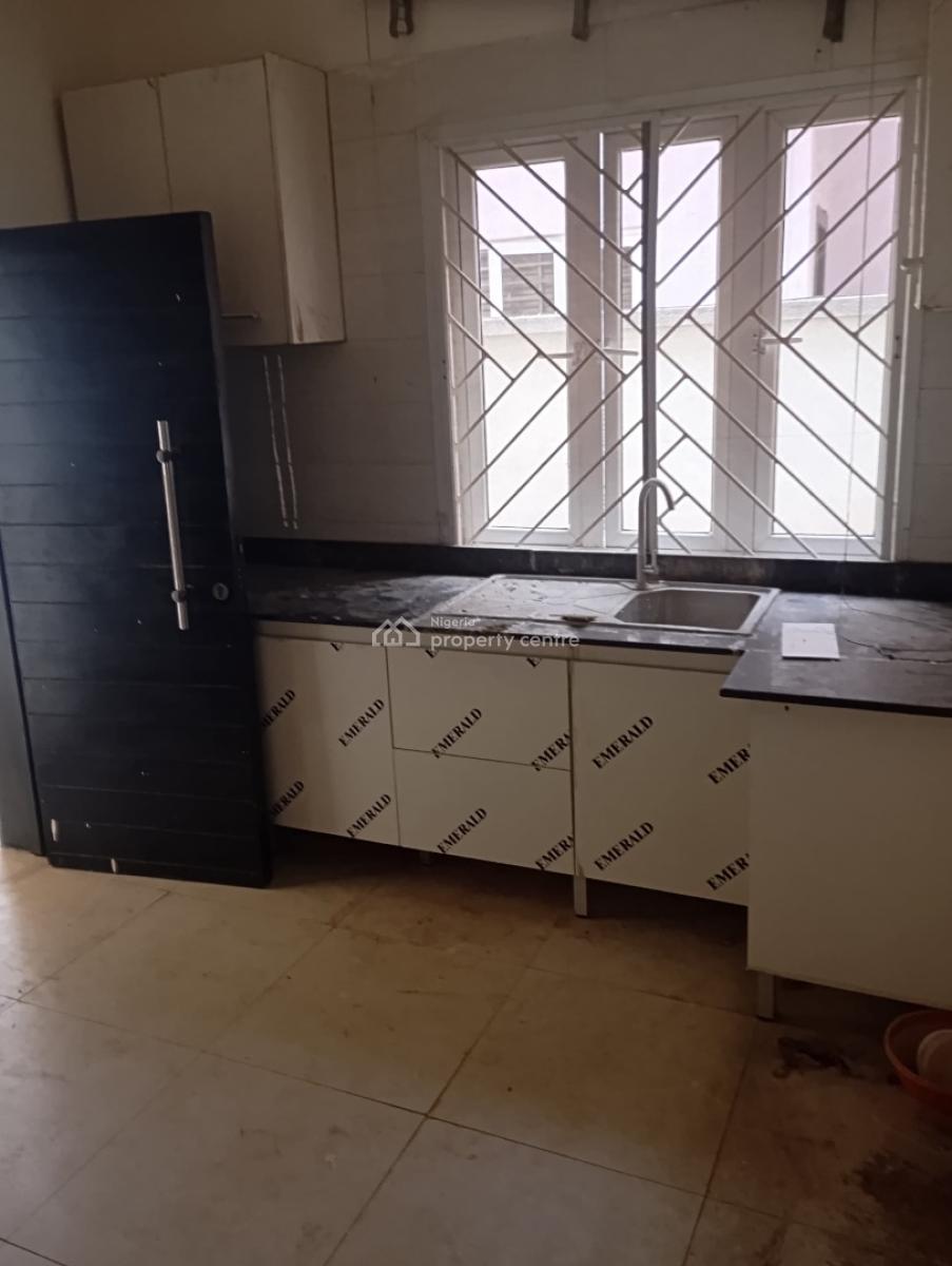 Spacious 3bedroom Apartment, Lekki Right Inside an Estate, Lekki Phase 1, Lekki, Lagos, Flat / Apartment for Rent