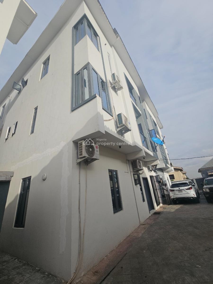 Lovely 3 Bedroom Apartment, Gra Phase 2, Magodo, Lagos, Flat / Apartment for Sale