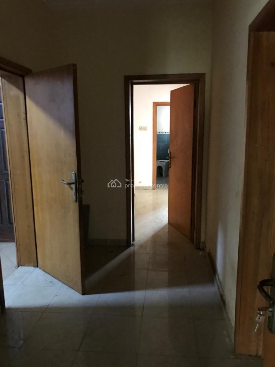 Very Standard Massive Service 3 Bedroom Flat with Bq, Lekki Phase 1, Lekki, Lagos, Flat / Apartment for Rent