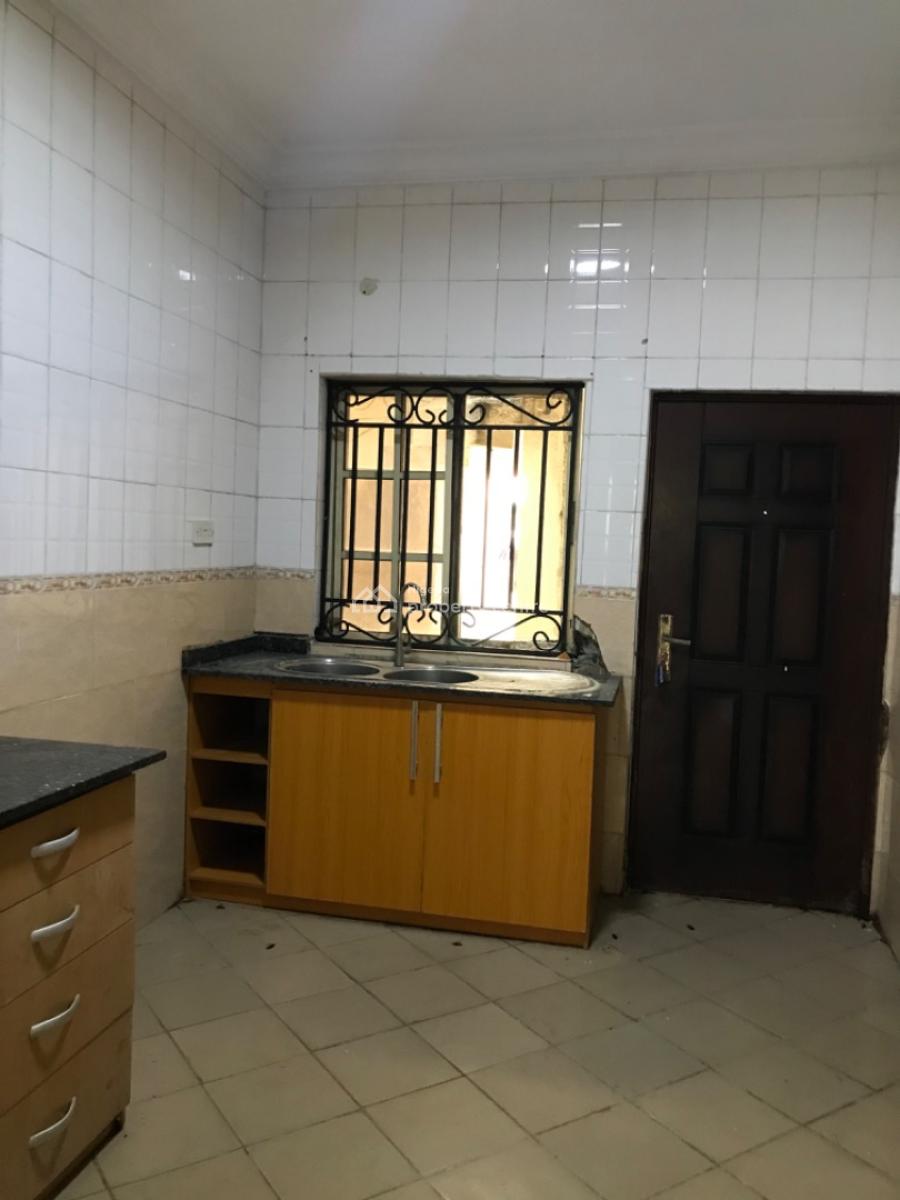 Very Standard Massive Service 3 Bedroom Flat with Bq, Lekki Phase 1, Lekki, Lagos, Flat / Apartment for Rent