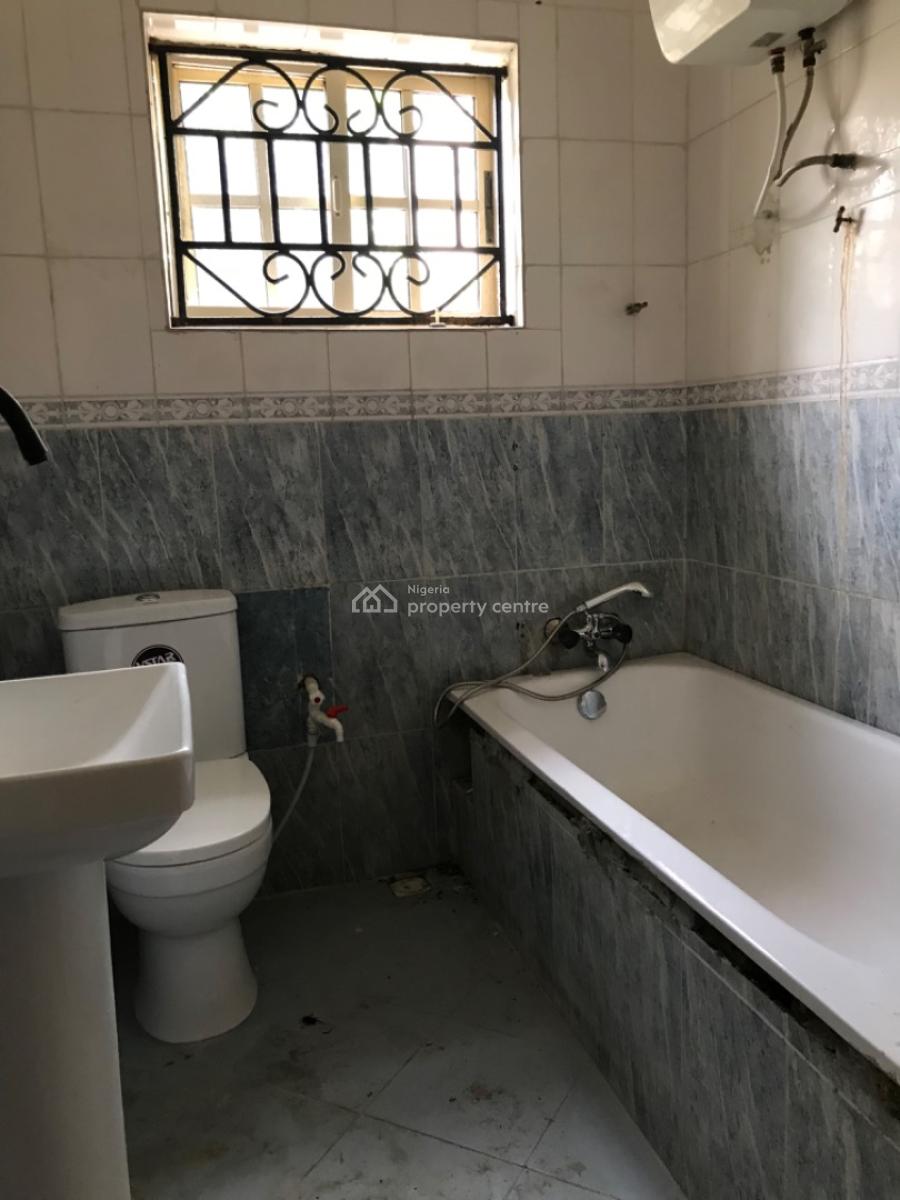 Very Standard Massive Service 3 Bedroom Flat with Bq, Lekki Phase 1, Lekki, Lagos, Flat / Apartment for Rent