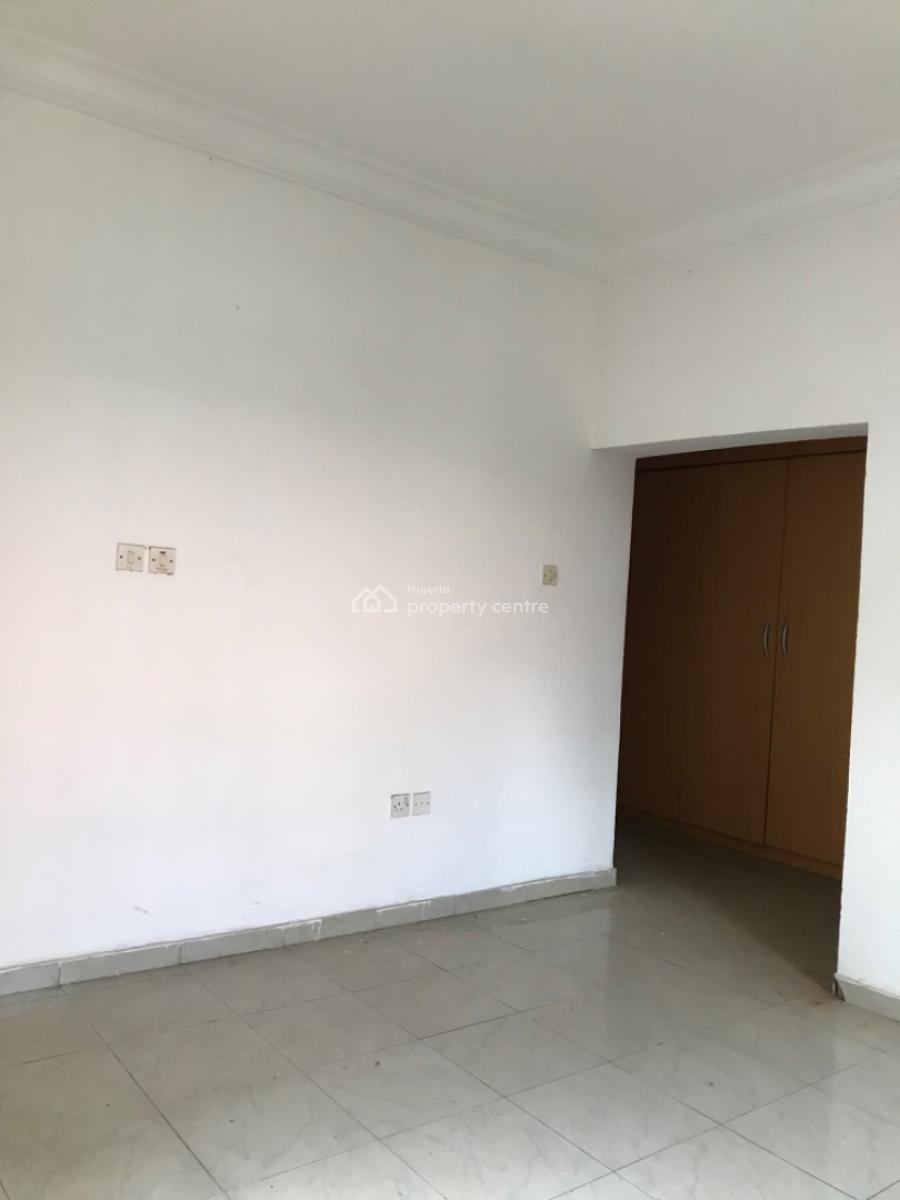 Very Standard Massive Service 3 Bedroom Flat with Bq, Lekki Phase 1, Lekki, Lagos, Flat / Apartment for Rent