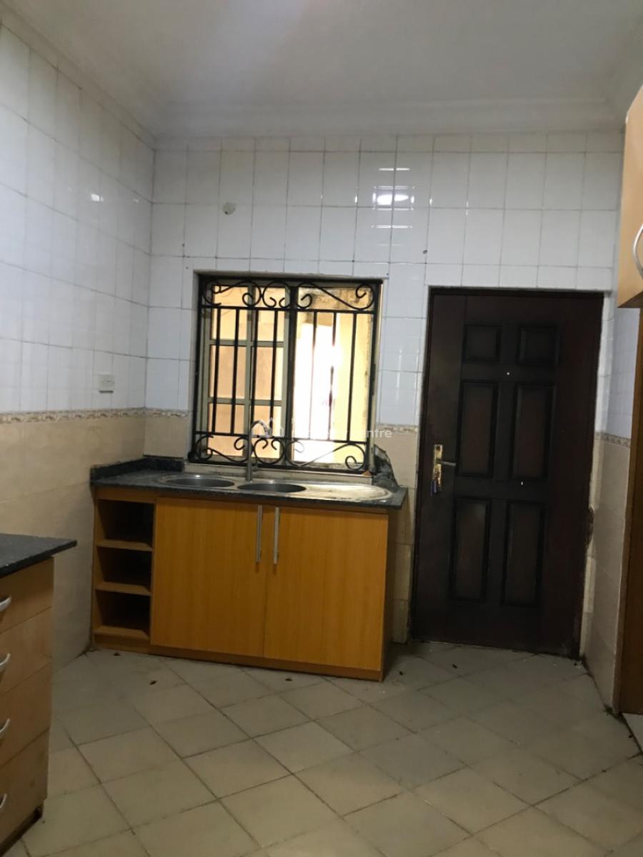 Very Standard Massive Service 3 Bedroom Flat with Bq, Lekki Phase 1, Lekki, Lagos, Flat / Apartment for Rent