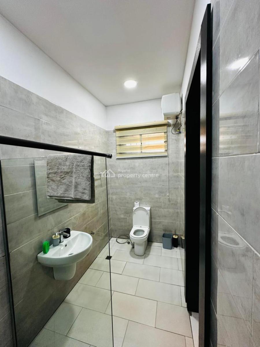 Well Built Fully Serviced 3 Bedroom Apartment, Lekki Phase 1, Lekki, Lagos, Flat / Apartment for Sale