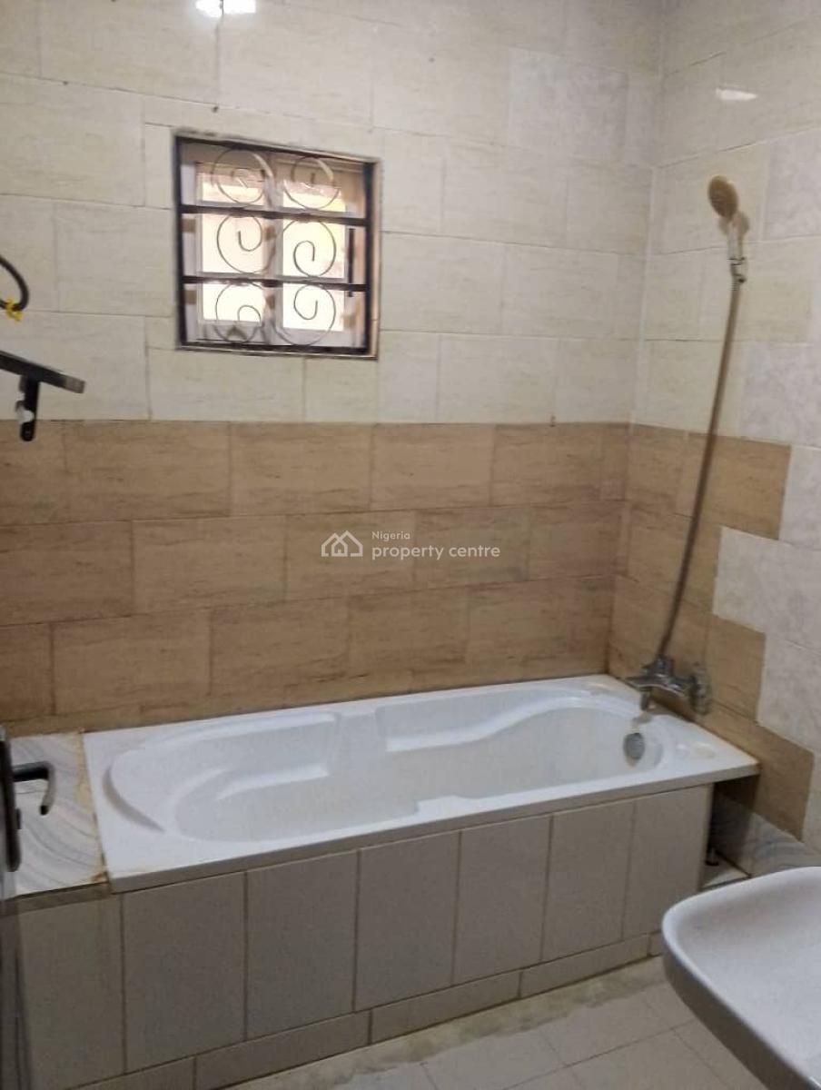 Well Maintained 3 Bedroom Terrace Duplex with Bq, Osapa, Lekki, Lagos, Terraced Duplex for Sale