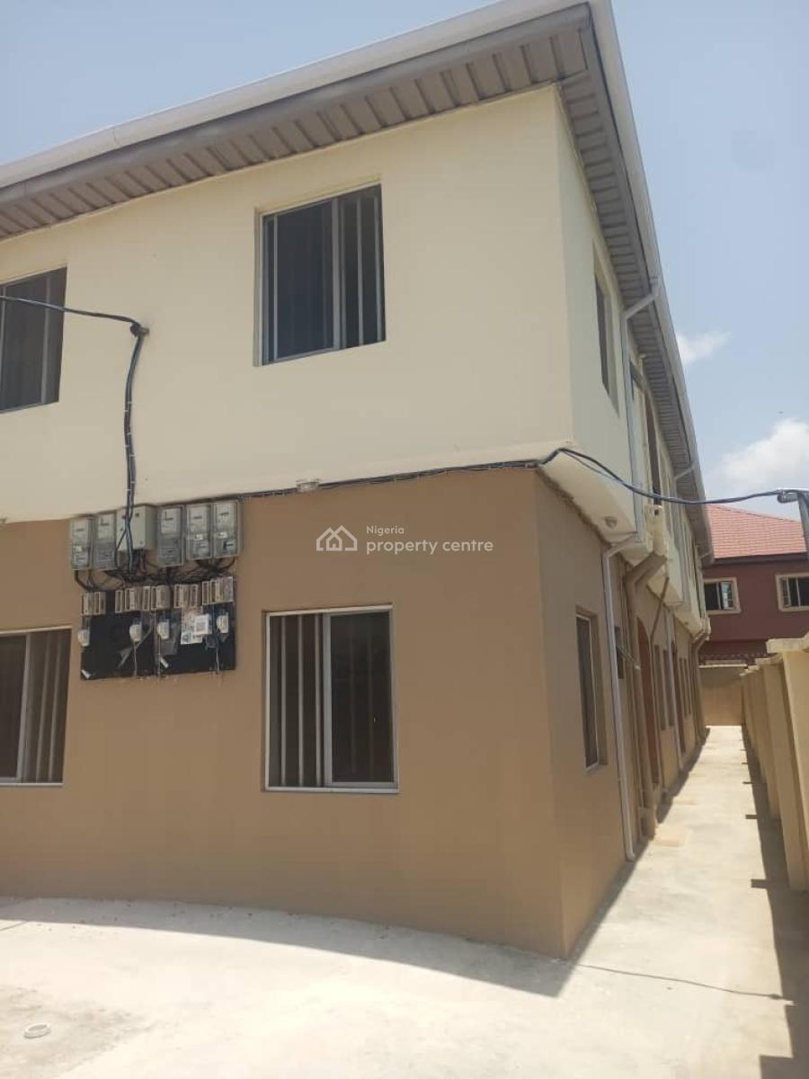 Spacious 2 Bedroom Apartment Upstairs and Downstairs, Lekki, Lagos, Flat / Apartment for Rent