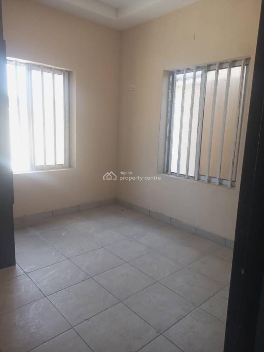 Spacious 2 Bedroom Apartment Upstairs and Downstairs, Lekki, Lagos, Flat / Apartment for Rent
