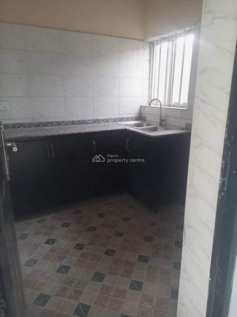 Spacious 2 Bedroom Apartment Upstairs and Downstairs, Lekki, Lagos, Flat / Apartment for Rent