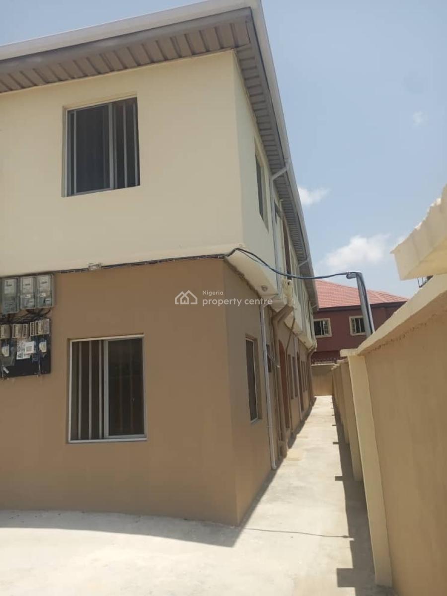 Spacious 2 Bedroom Apartment Upstairs and Downstairs, Lekki, Lagos, Flat / Apartment for Rent