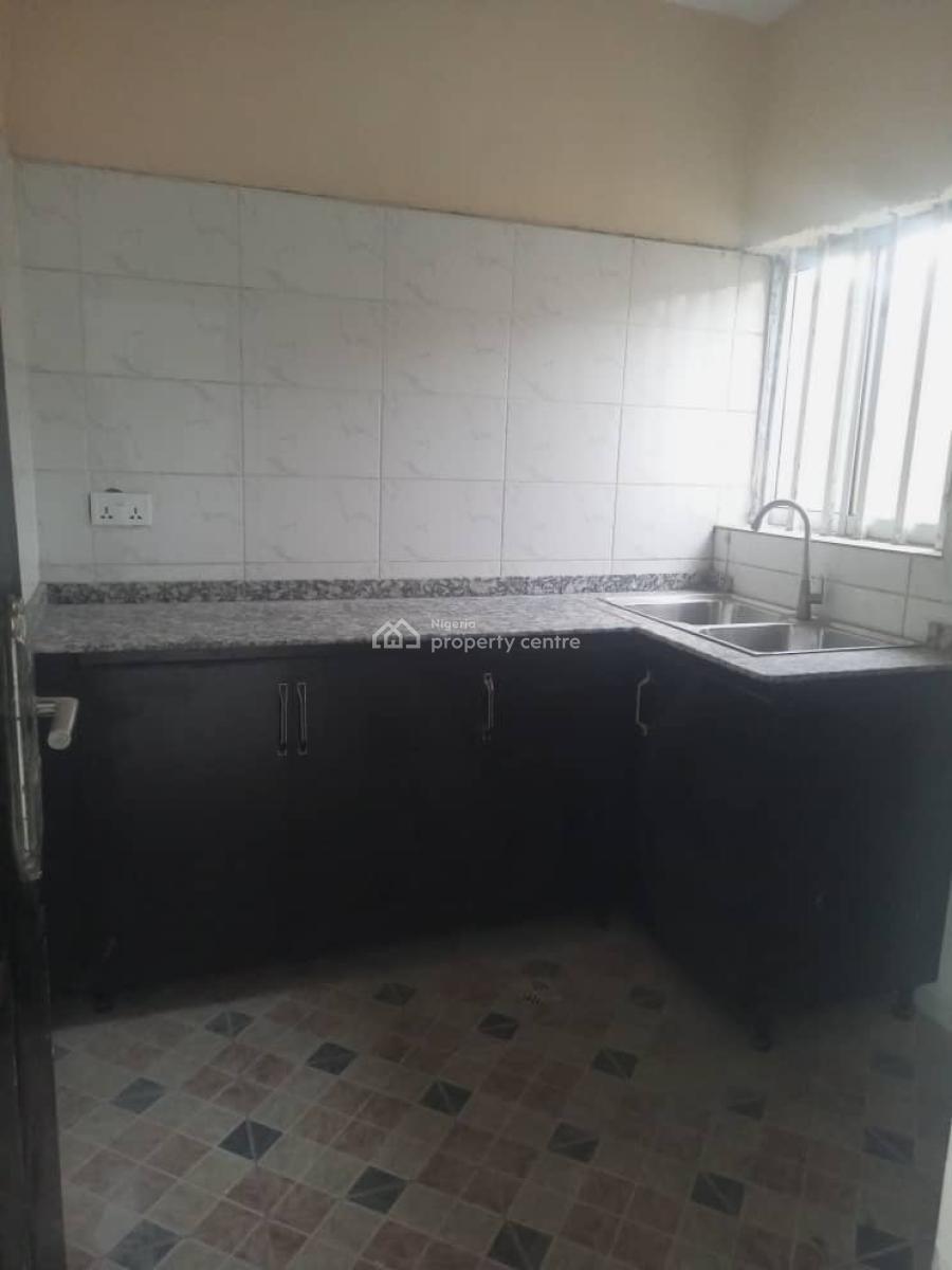 Spacious 2 Bedroom Apartment Upstairs and Downstairs, Lekki, Lagos, Flat / Apartment for Rent