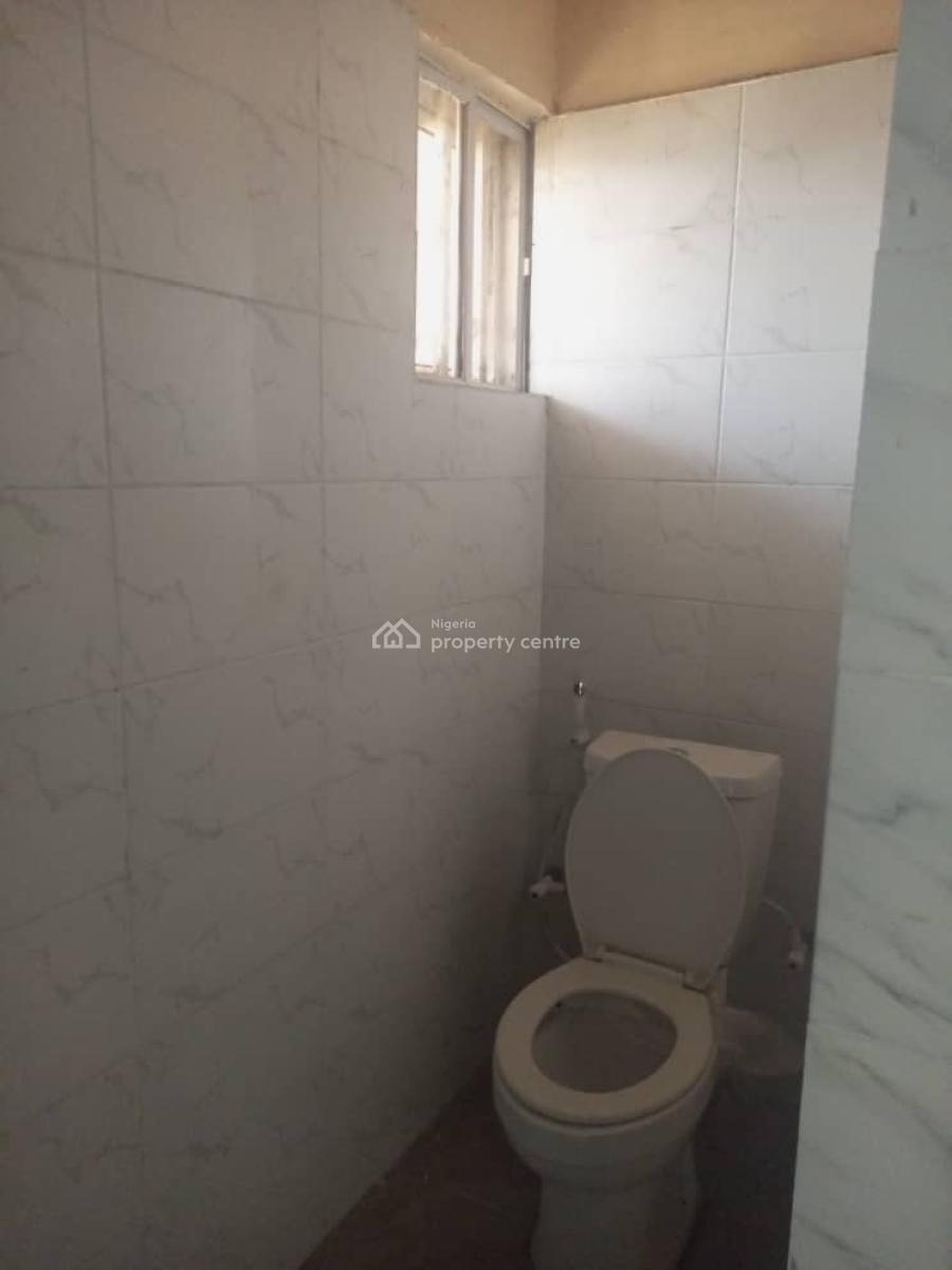 Spacious 2 Bedroom Apartment Upstairs and Downstairs, Lekki, Lagos, Flat / Apartment for Rent