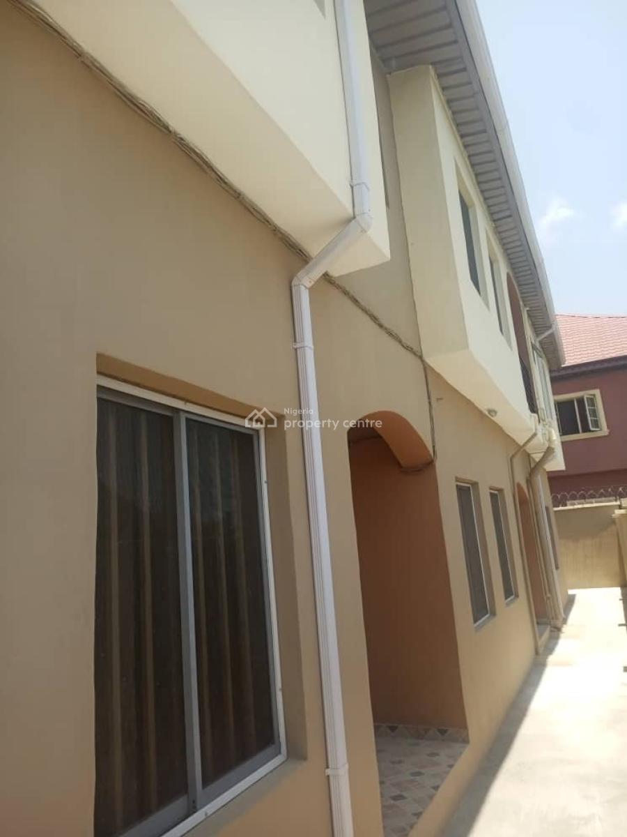 Spacious 2 Bedroom Apartment Upstairs and Downstairs, Lekki, Lagos, Flat / Apartment for Rent