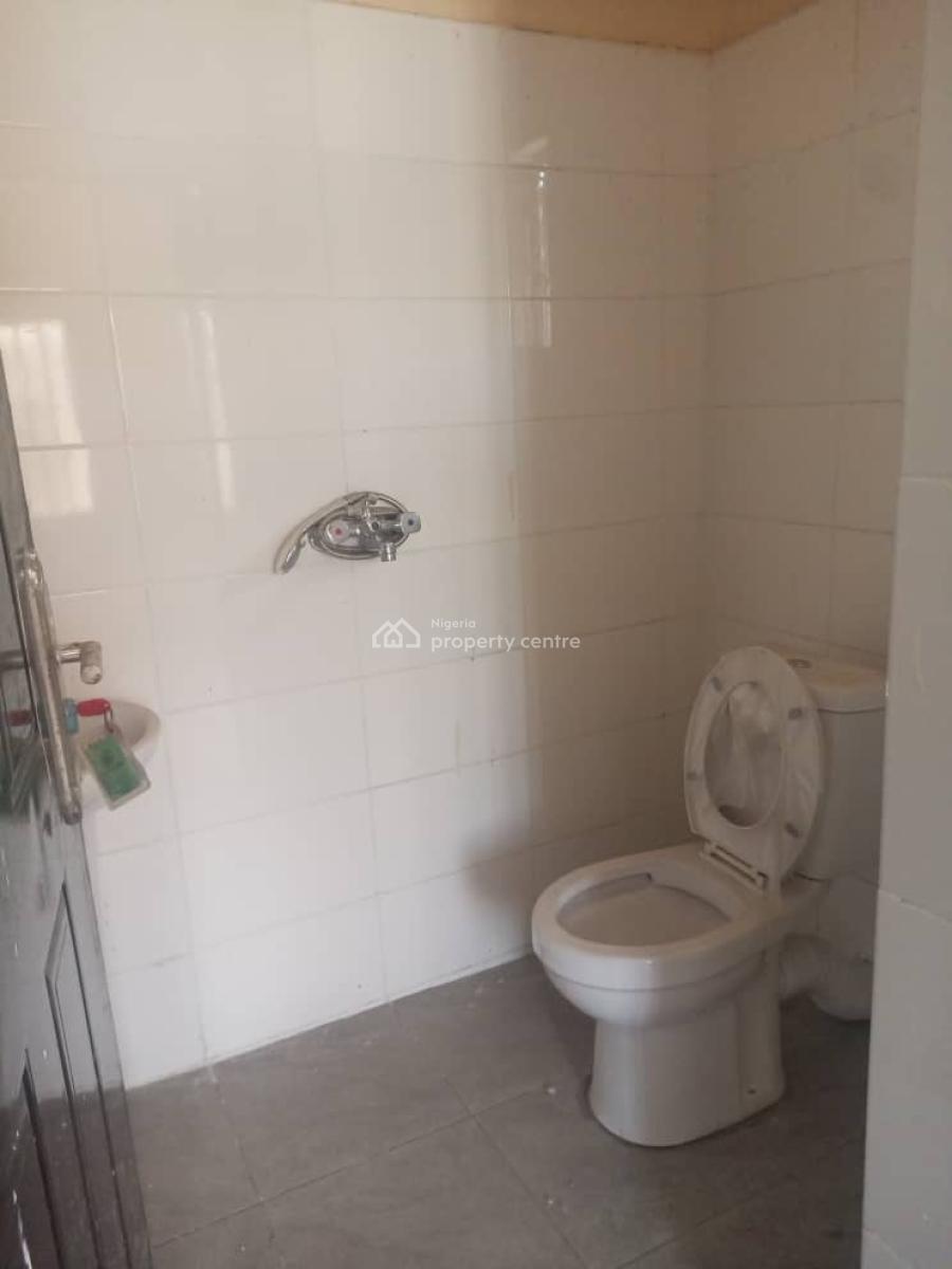 Spacious 2 Bedroom Apartment Upstairs and Downstairs, Lekki, Lagos, Flat / Apartment for Rent