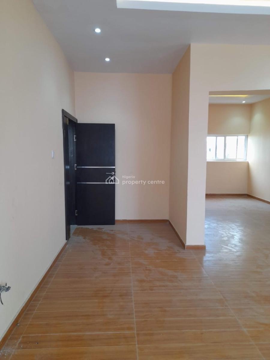 Very Neatly Used  2 Bedroom Apartment (upstair), Lekki Scheme 2, Ajah, Lagos, Flat / Apartment for Rent