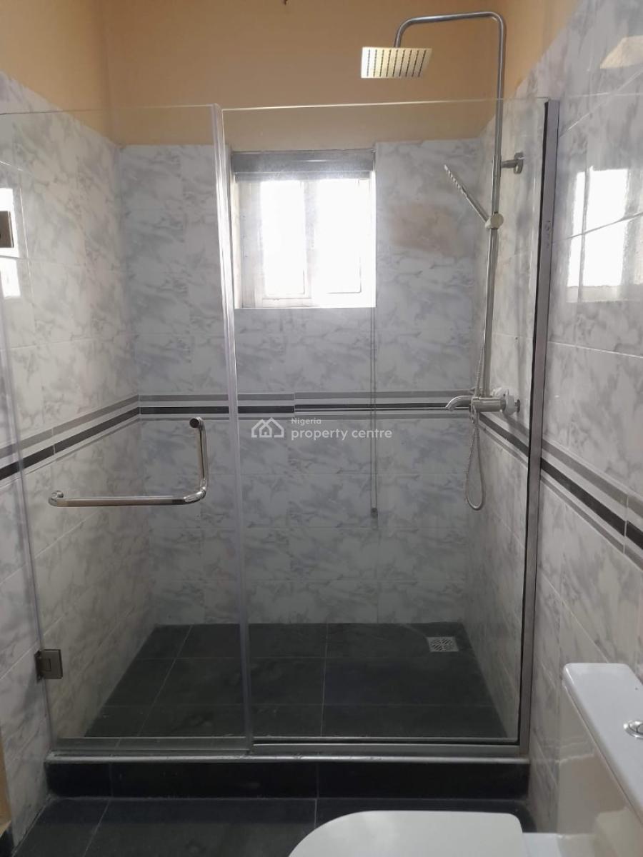 Very Neatly Used  2 Bedroom Apartment (upstair), Lekki Scheme 2, Ajah, Lagos, Flat / Apartment for Rent