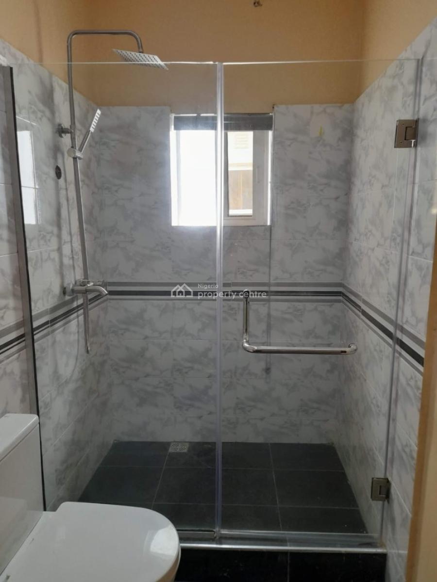 Very Neatly Used  2 Bedroom Apartment (upstair), Lekki Scheme 2, Ajah, Lagos, Flat / Apartment for Rent