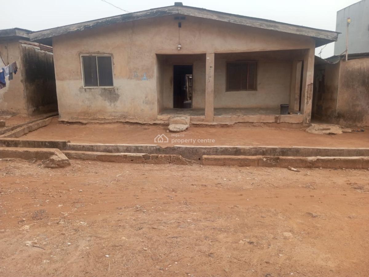10 Rooms Tenement Bungalow, Moshalashi, Alagbado, Ifako-ijaiye, Lagos, Detached Bungalow for Sale