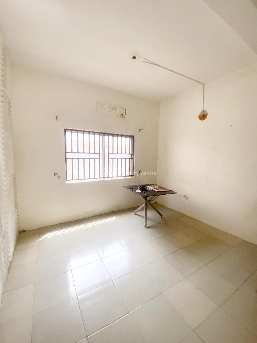 a Well Maintained Spacious 2 Bedroom Flat, Olowora, Omole Phase 2, Ikeja, Lagos, Flat / Apartment for Rent