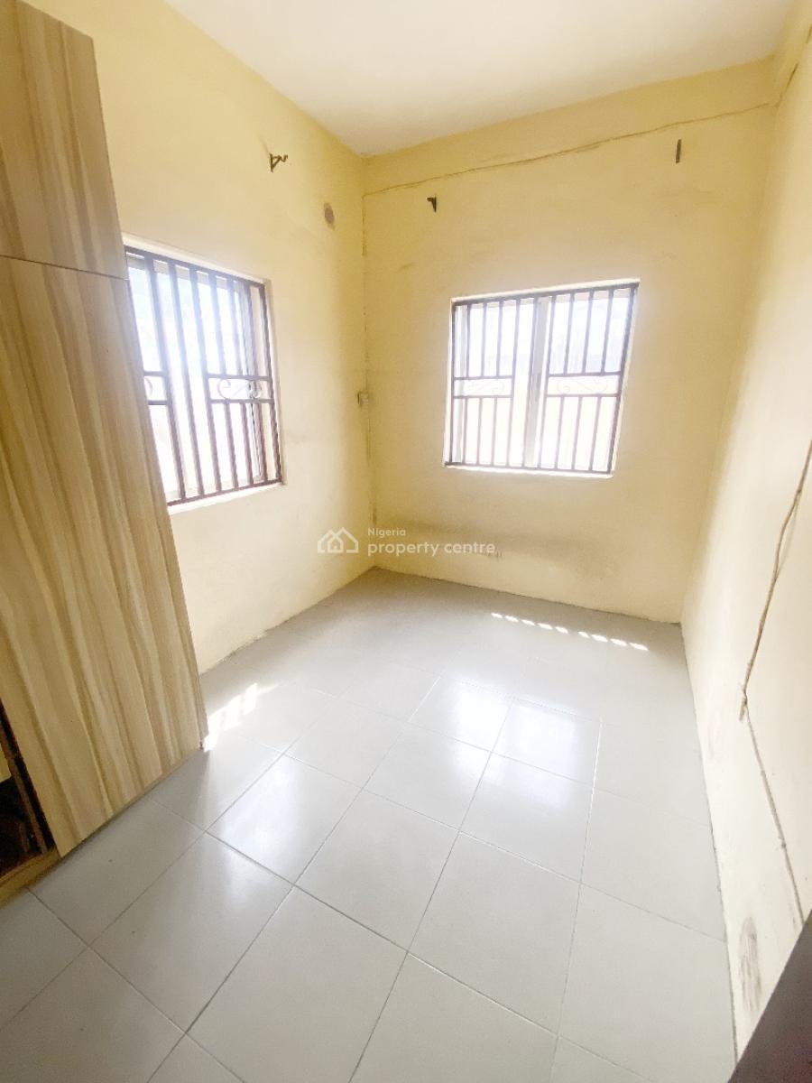 a Well Maintained Spacious 2 Bedroom Flat, Olowora, Omole Phase 2, Ikeja, Lagos, Flat / Apartment for Rent