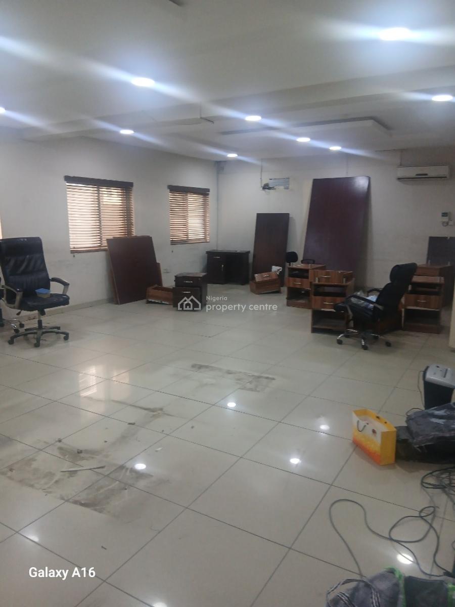 Luxury Premium Office Space on 2nd Floor+2toiltes, Alagomeji, Yaba, Lagos, Office Space for Rent