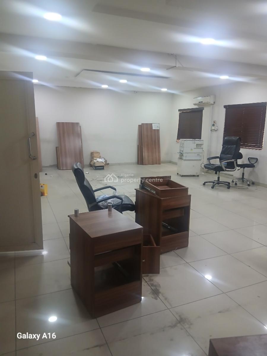 Luxury Premium Office Space on 2nd Floor+2toiltes, Alagomeji, Yaba, Lagos, Office Space for Rent