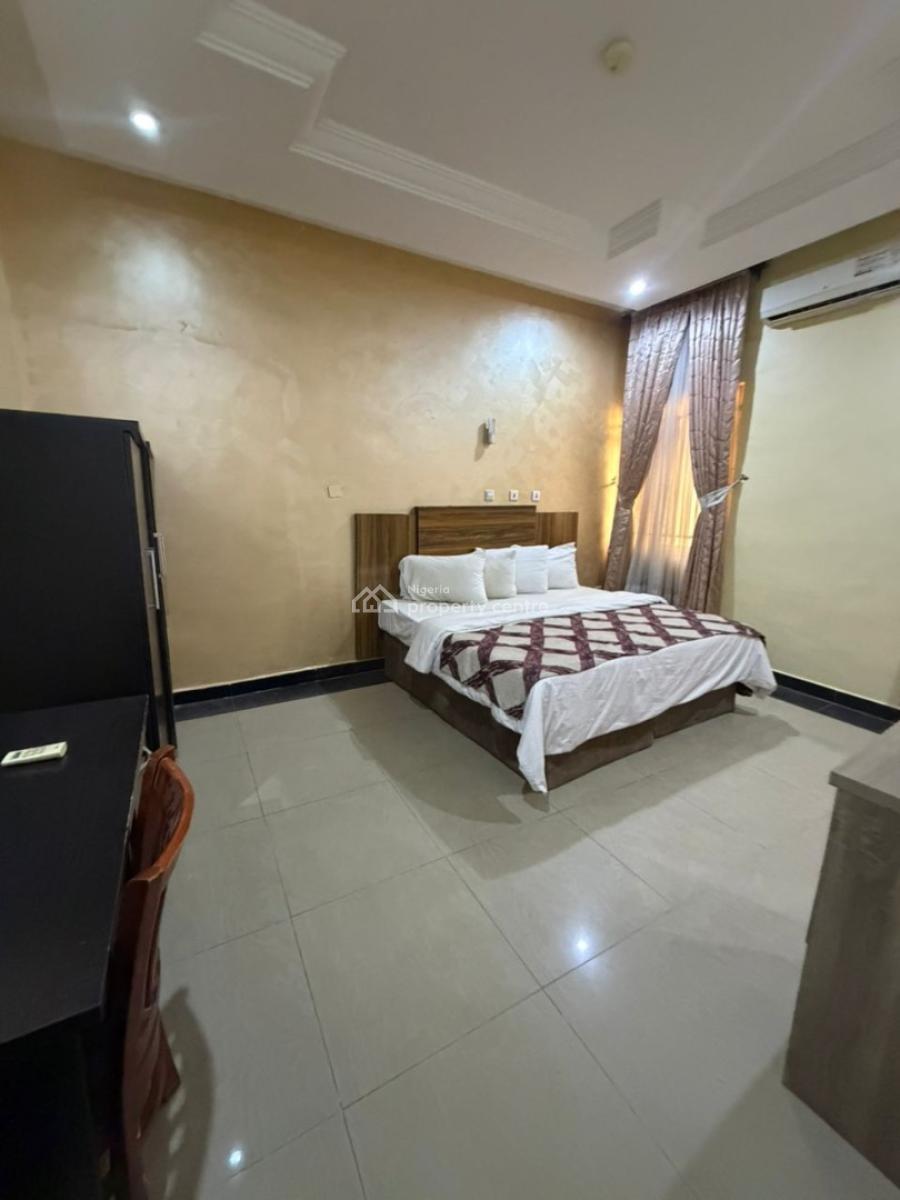Well-maintained Semi-furnished 1-bedroom Apartment, Guzape District, Abuja, Flat / Apartment for Rent