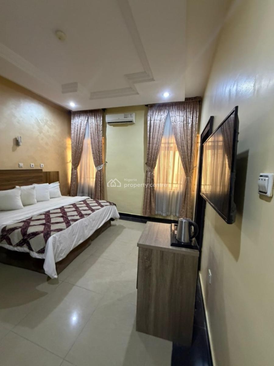 Well-maintained Semi-furnished 1-bedroom Apartment, Guzape District, Abuja, Flat / Apartment for Rent