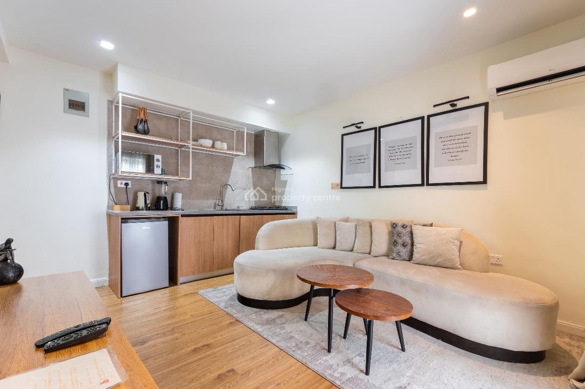 Beautiful 1 Bedroom Apartment with Swimming Pool and Gym, Lekki Phase 1, Lekki, Lagos, Flat / Apartment Short Let