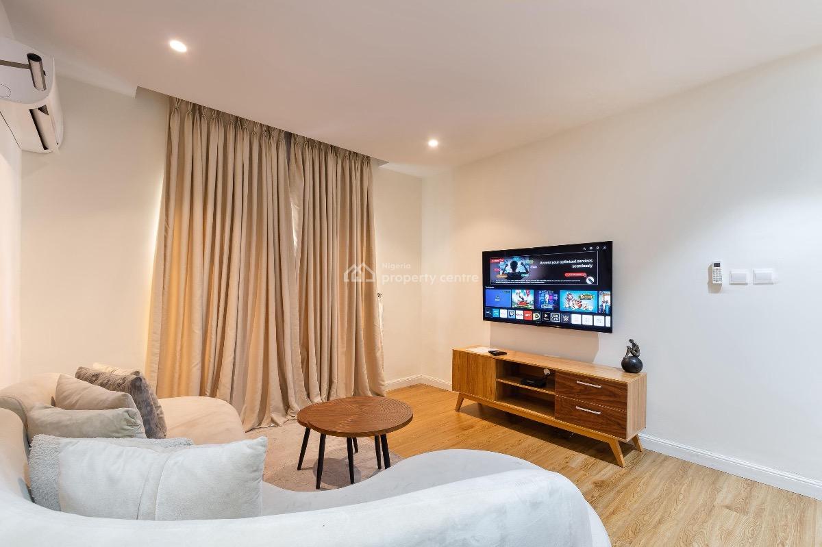 Beautiful 1 Bedroom Apartment with Swimming Pool and Gym, Lekki Phase 1, Lekki, Lagos, Flat / Apartment Short Let