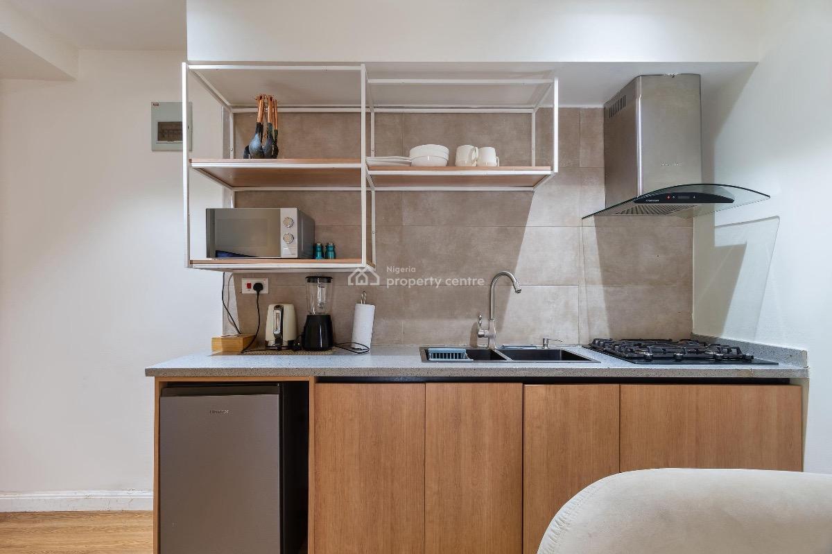 Beautiful 1 Bedroom Apartment with Swimming Pool and Gym, Lekki Phase 1, Lekki, Lagos, Flat / Apartment Short Let