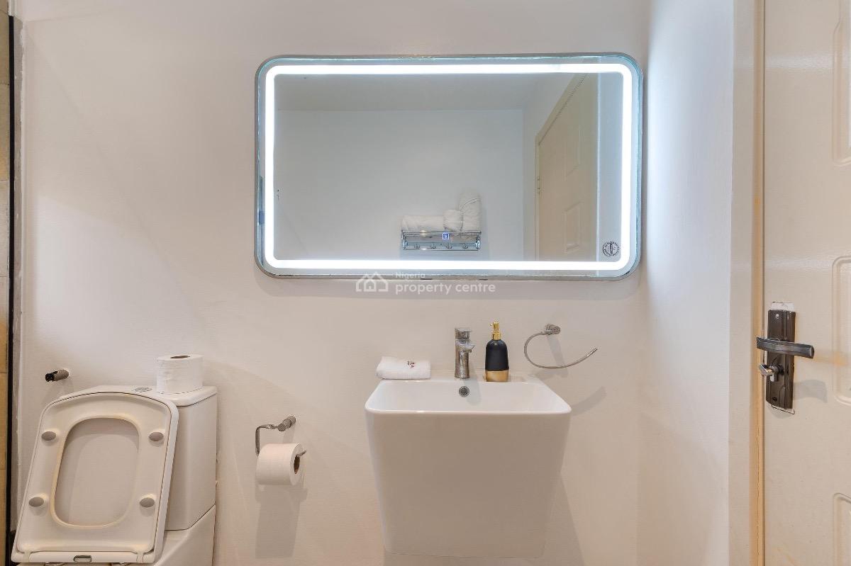 Beautiful 1 Bedroom Apartment with Swimming Pool and Gym, Lekki Phase 1, Lekki, Lagos, Flat / Apartment Short Let