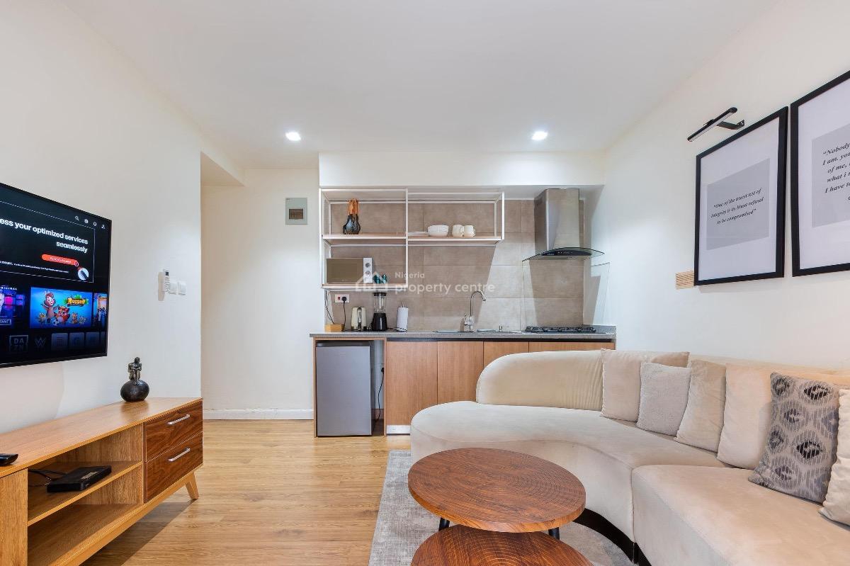 Beautiful 1 Bedroom Apartment with Swimming Pool and Gym, Lekki Phase 1, Lekki, Lagos, Flat / Apartment Short Let