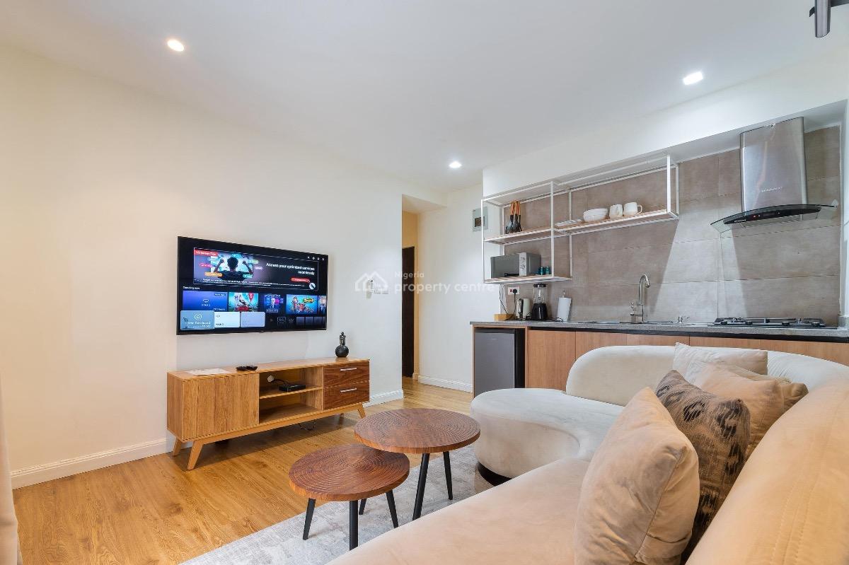 Beautiful 1 Bedroom Apartment with Swimming Pool and Gym, Lekki Phase 1, Lekki, Lagos, Flat / Apartment Short Let