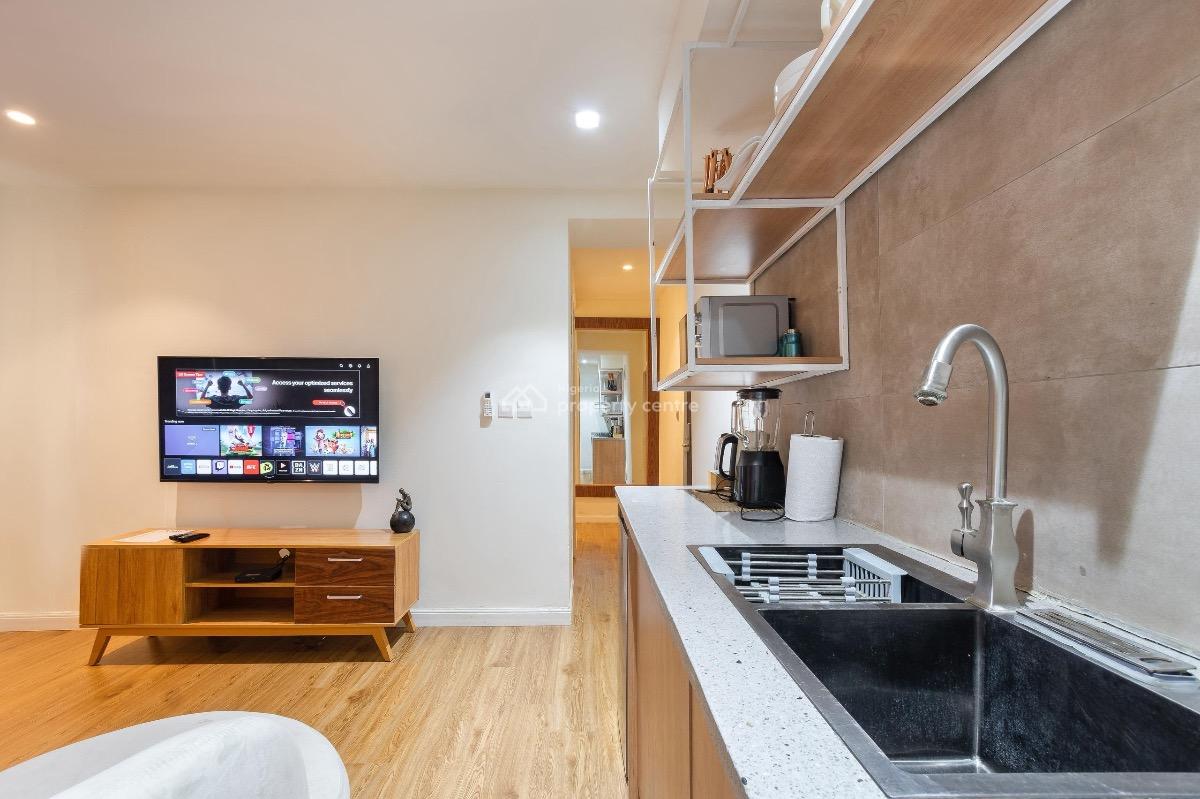 Beautiful 1 Bedroom Apartment with Swimming Pool and Gym, Lekki Phase 1, Lekki, Lagos, Flat / Apartment Short Let