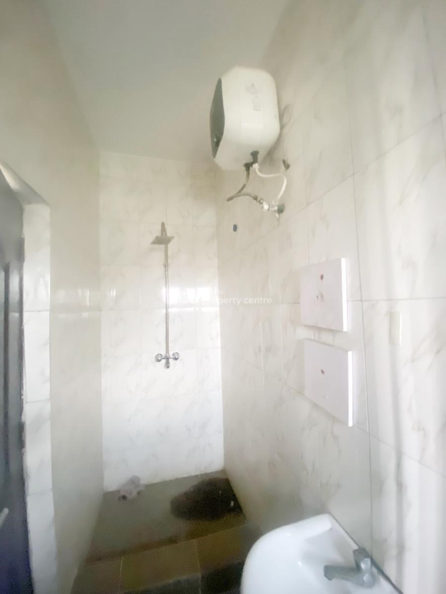 a Well Maintained Spacious 2 Bedroom Flat, Olowora, Omole Phase 2, Ikeja, Lagos, Flat / Apartment for Rent