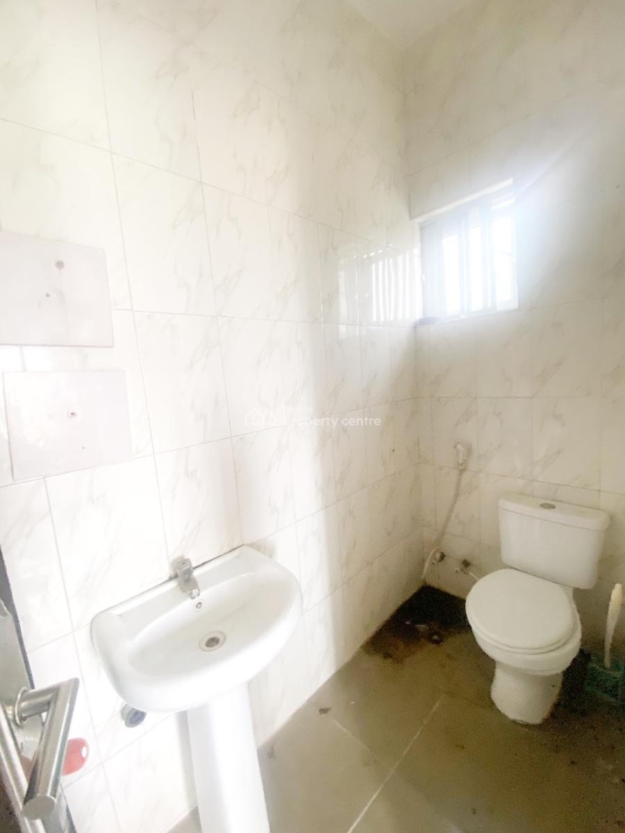 a Well Maintained Spacious 2 Bedroom Flat, Olowora, Omole Phase 2, Ikeja, Lagos, Flat / Apartment for Rent