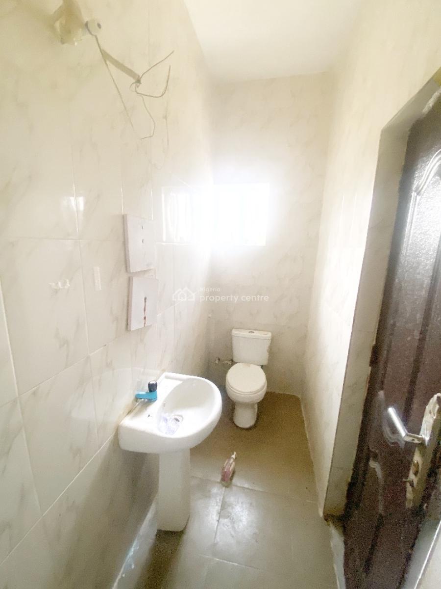 a Well Maintained Spacious 2 Bedroom Flat, Olowora, Omole Phase 2, Ikeja, Lagos, Flat / Apartment for Rent