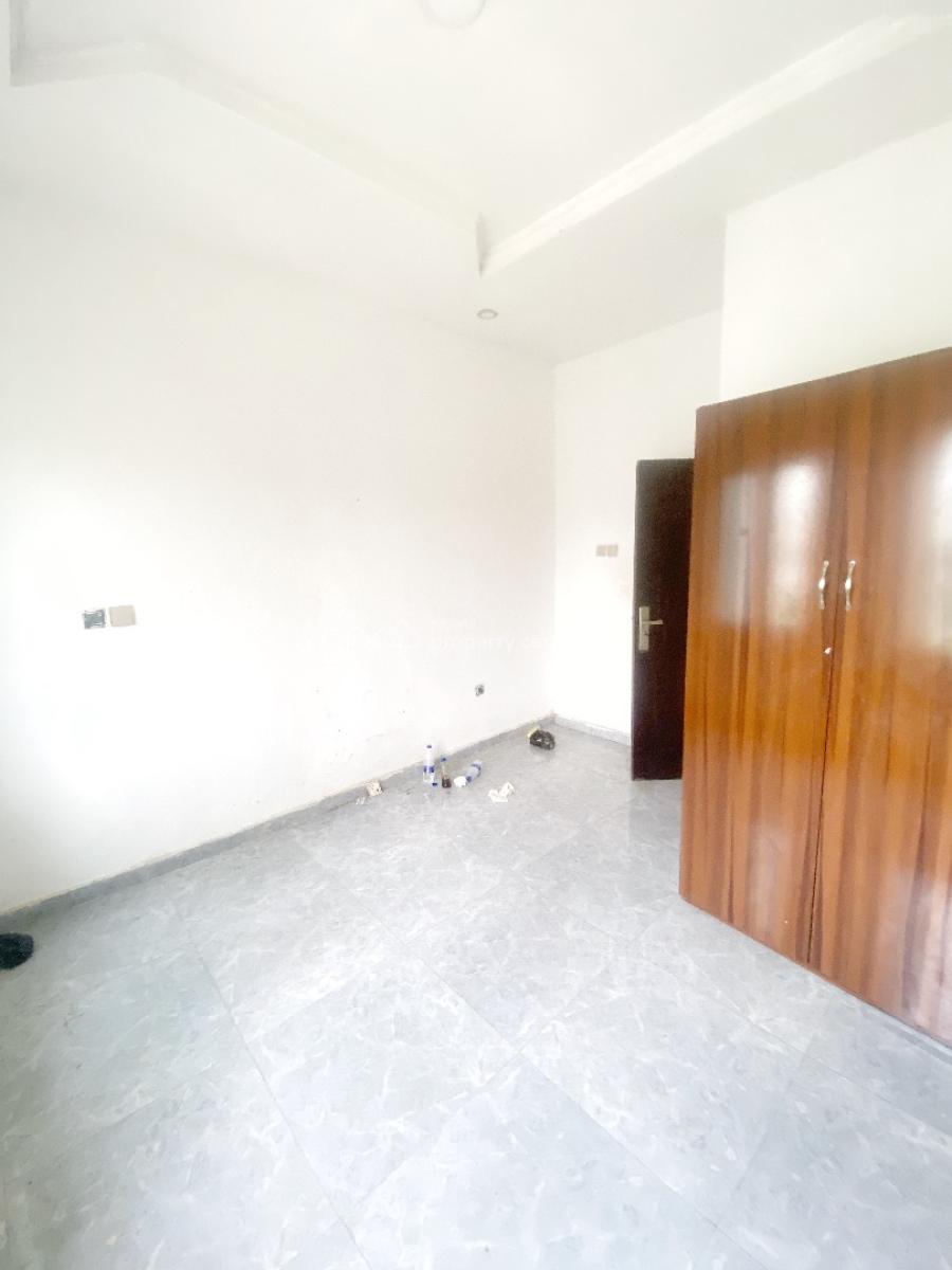 a Well Maintained Spacious 2 Bedroom Flat, Olowora, Omole Phase 2, Ikeja, Lagos, Flat / Apartment for Rent