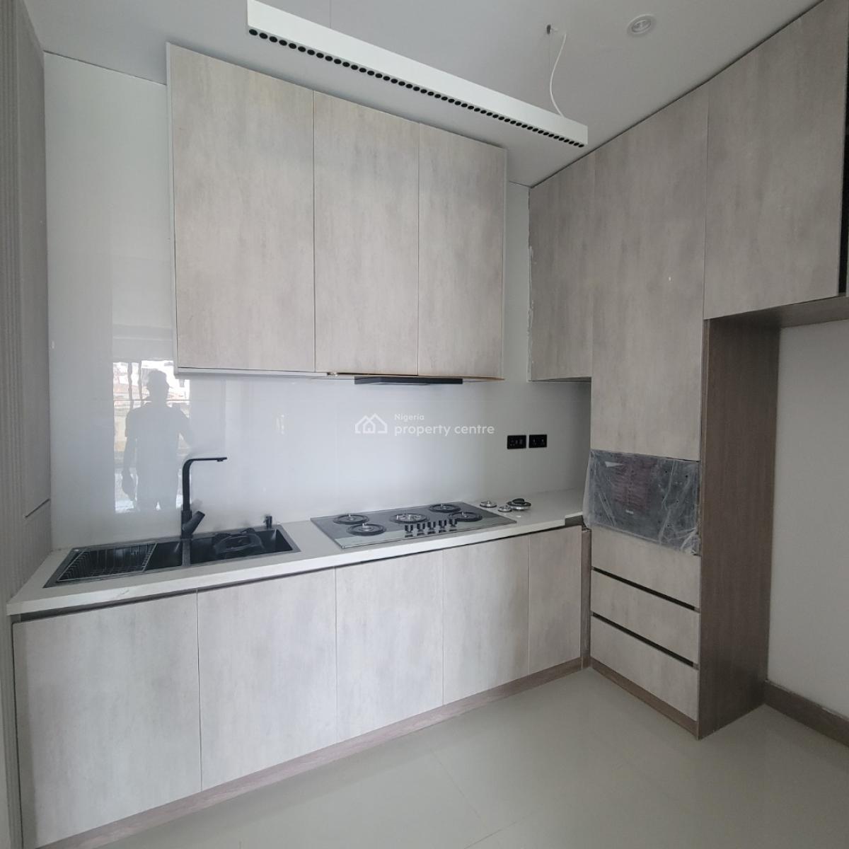 Exquisite 2bedroom Apartment with a Pool and Gym Elevator, Lekki Phase 1, Lekki, Lagos, Flat / Apartment for Sale