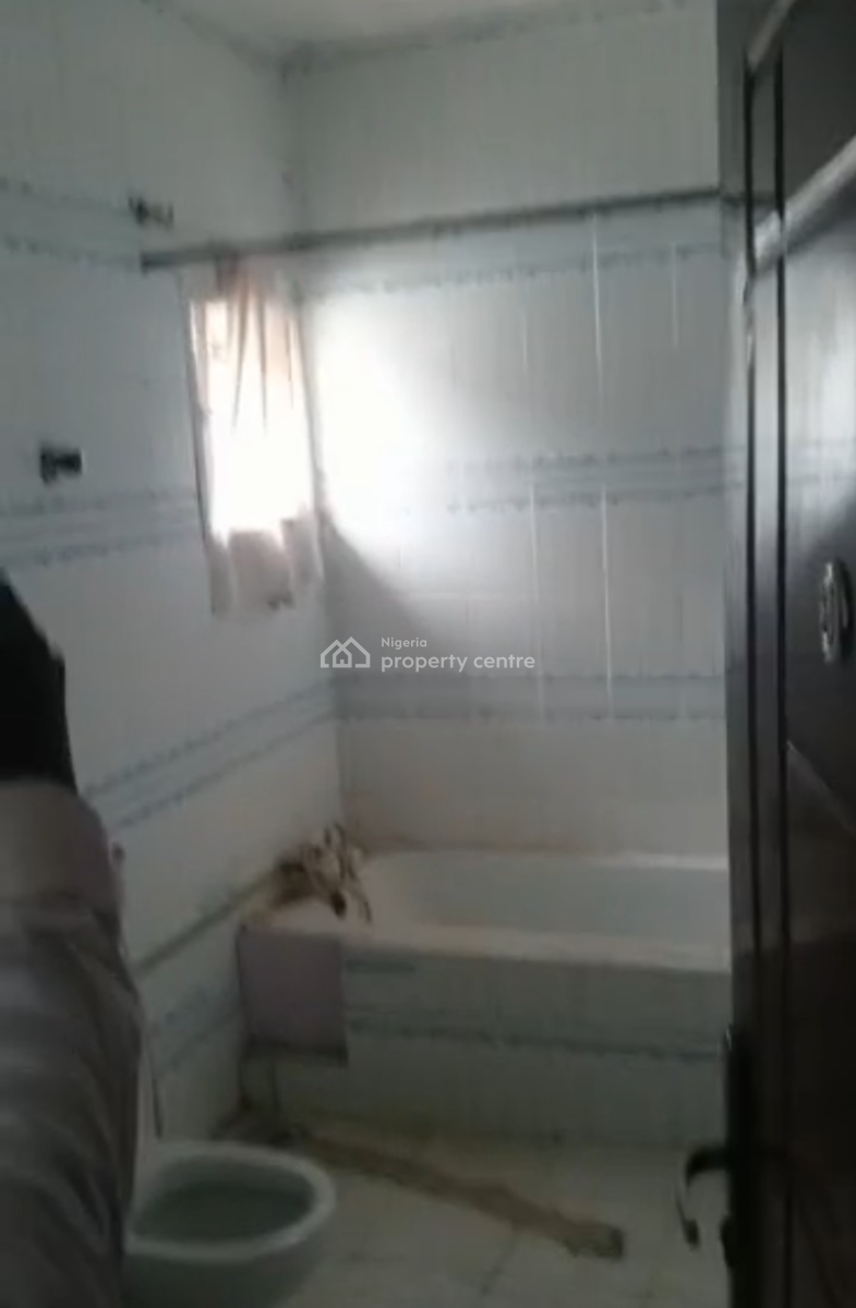 Three Bedroom Flat, Gra Phase 1, Magodo, Lagos, Flat / Apartment for Rent