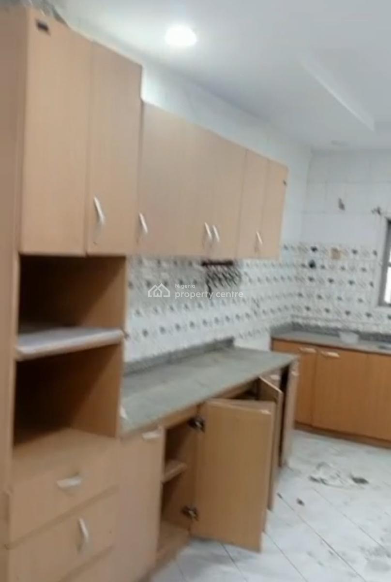 Three Bedroom Flat, Gra Phase 1, Magodo, Lagos, Flat / Apartment for Rent