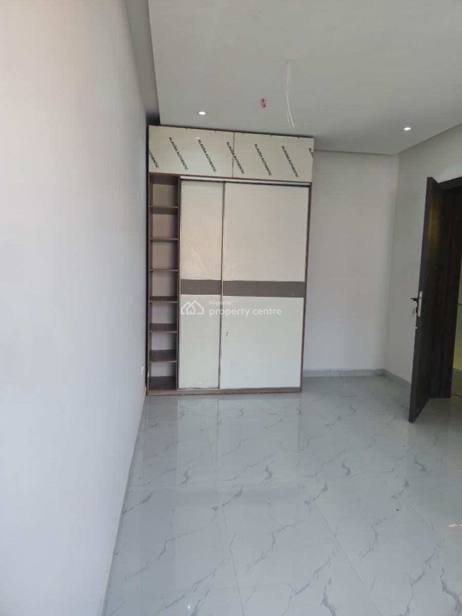 4 Bedroom Terrace Duplex with Bq for Distress, Off Admiralty, Lekki Phase 1, Lekki Phase 1, Lekki, Lagos, Terraced Duplex for Sale