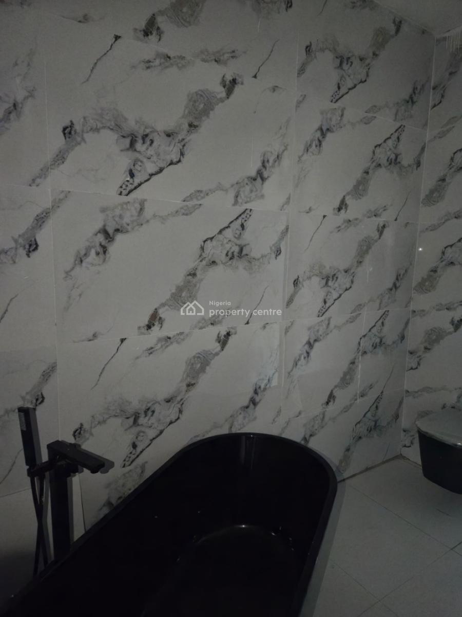 4 Bedroom Terrace Duplex with Bq for Distress, Off Admiralty, Lekki Phase 1, Lekki Phase 1, Lekki, Lagos, Terraced Duplex for Sale