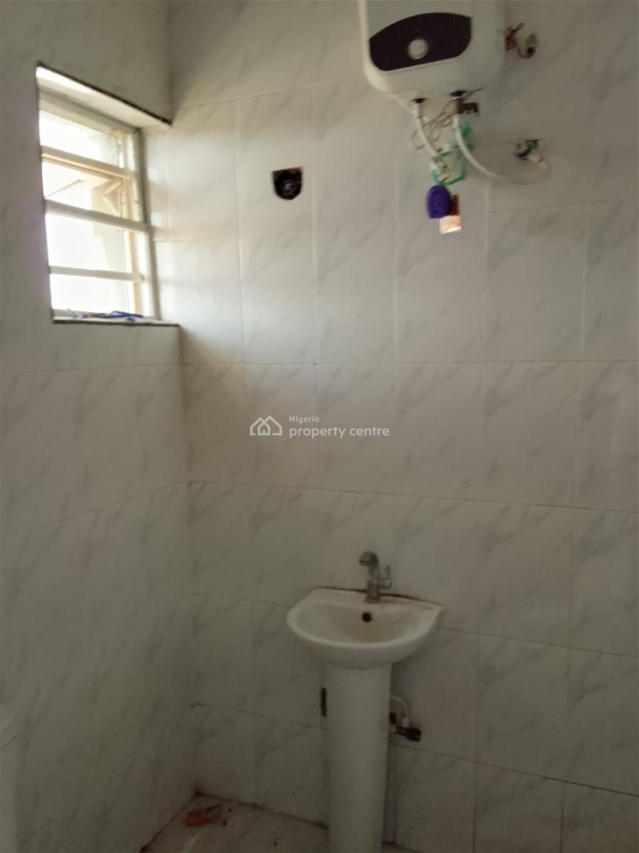 Well Maintained 2 Bedroom Flat, Ologunfe, Awoyaya, Ibeju Lekki, Lagos, Flat / Apartment for Rent