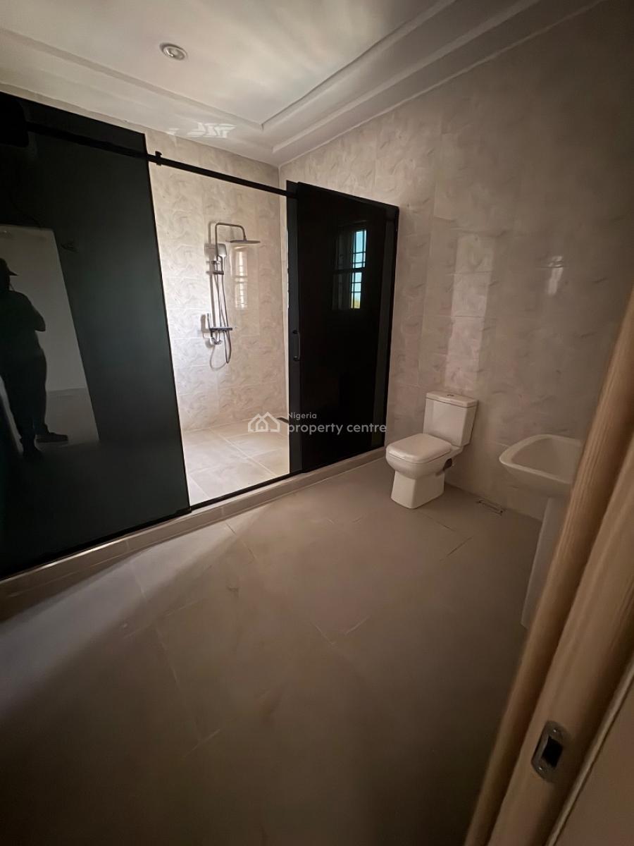 6-bedroom Duplex, Lugbe District, Abuja, Detached Duplex for Sale