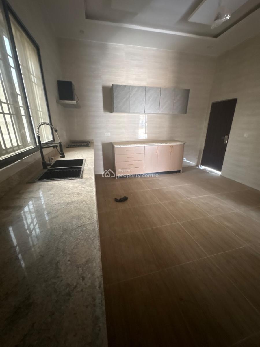 6-bedroom Duplex, Lugbe District, Abuja, Detached Duplex for Sale