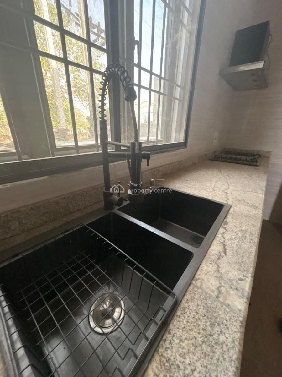 6-bedroom Duplex, Lugbe District, Abuja, Detached Duplex for Sale