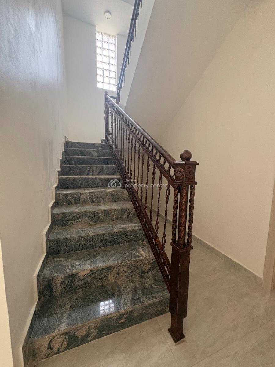 6-bedroom Duplex, Lugbe District, Abuja, Detached Duplex for Sale