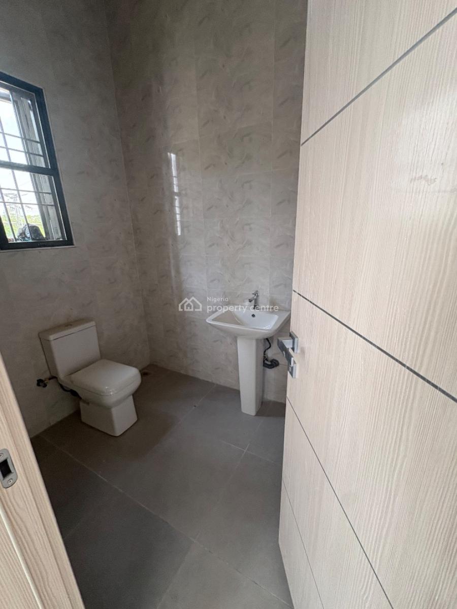 6-bedroom Duplex, Lugbe District, Abuja, Detached Duplex for Sale